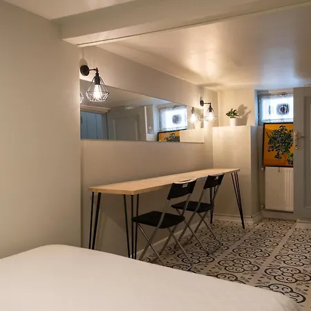 Beautifully Renovated House W 3 B-rooms @ Cihangir Apartamento Estambul