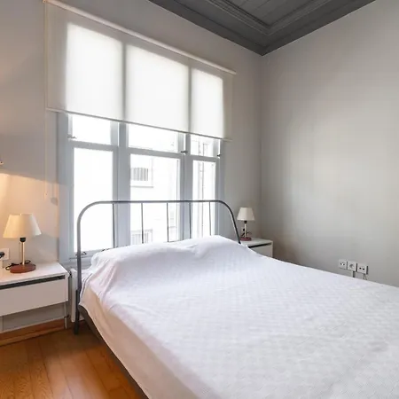 Beautifully Renovated House W 3 B-rooms @ Cihangir * Estambul
