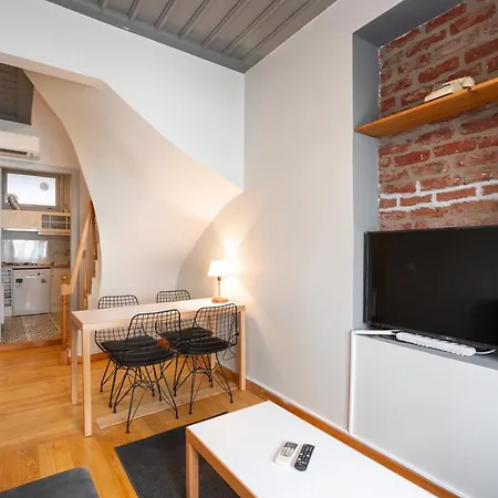 Beautifully Renovated House W 3 B-rooms @ Cihangir
