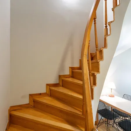 Beautifully Renovated House W 3 B-rooms @ Cihangir *