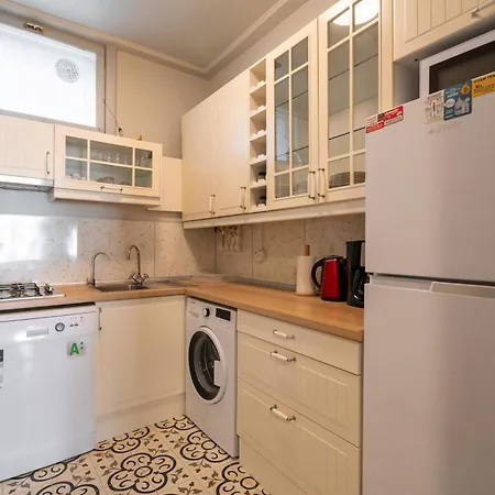 Beautifully Renovated House W 3 B-rooms @ Cihangir 이스탄불