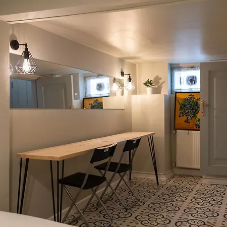 아파트 Beautifully Renovated House W 3 B-rooms @ Cihangir *