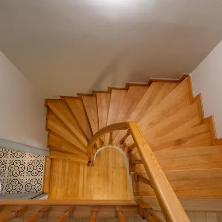 Beautifully Renovated House W 3 B-rooms @ Cihangir 아파트 이스탄불