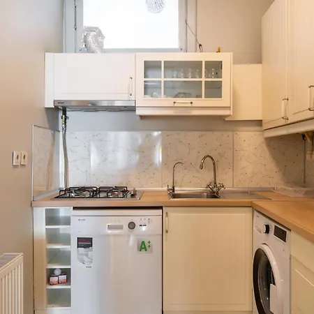 Beautifully Renovated House W 3 B-rooms @ Cihangir 이스탄불