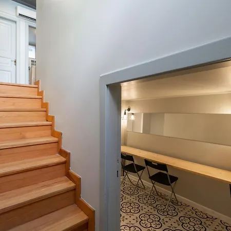 Beautifully Renovated House W 3 B-rooms @ Cihangir