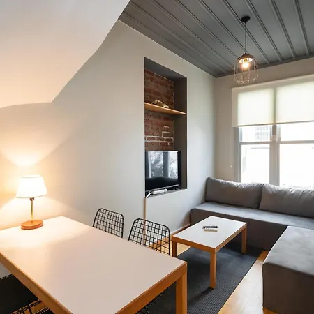 Beautifully Renovated House W 3 B-rooms @ Cihangir 아파트 *